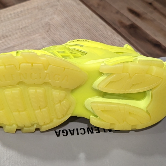 Men's Balenciaga "Track 2" Monochromatic Low-Top Sneakers Yellow - Picture 6 of 7